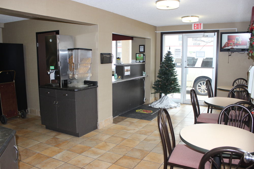 Super 8 By Wyndham Grand Forks Hotell Exteriör bild
