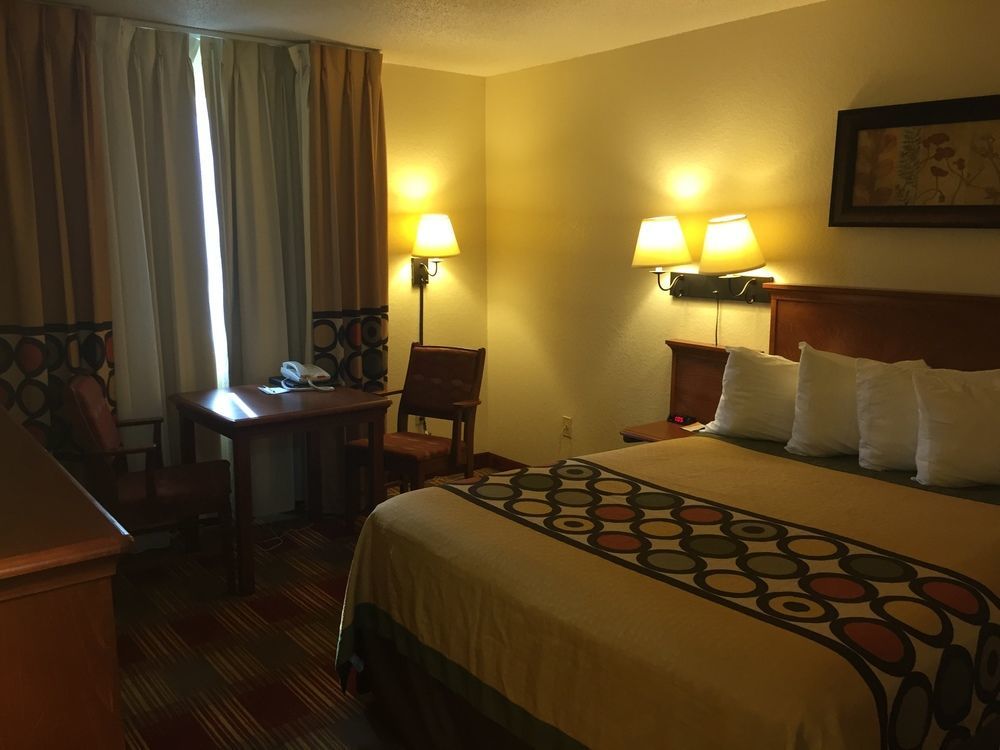 Super 8 By Wyndham Grand Forks Hotell Exteriör bild