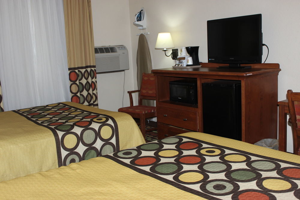 Super 8 By Wyndham Grand Forks Hotell Exteriör bild
