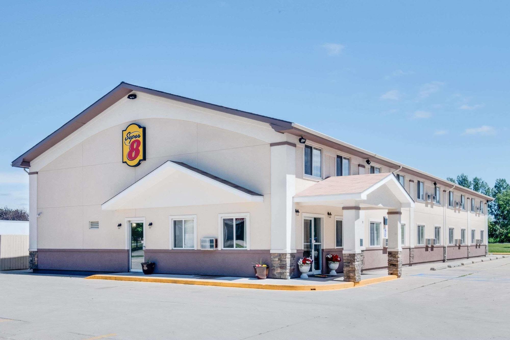 Super 8 By Wyndham Grand Forks Hotell Exteriör bild