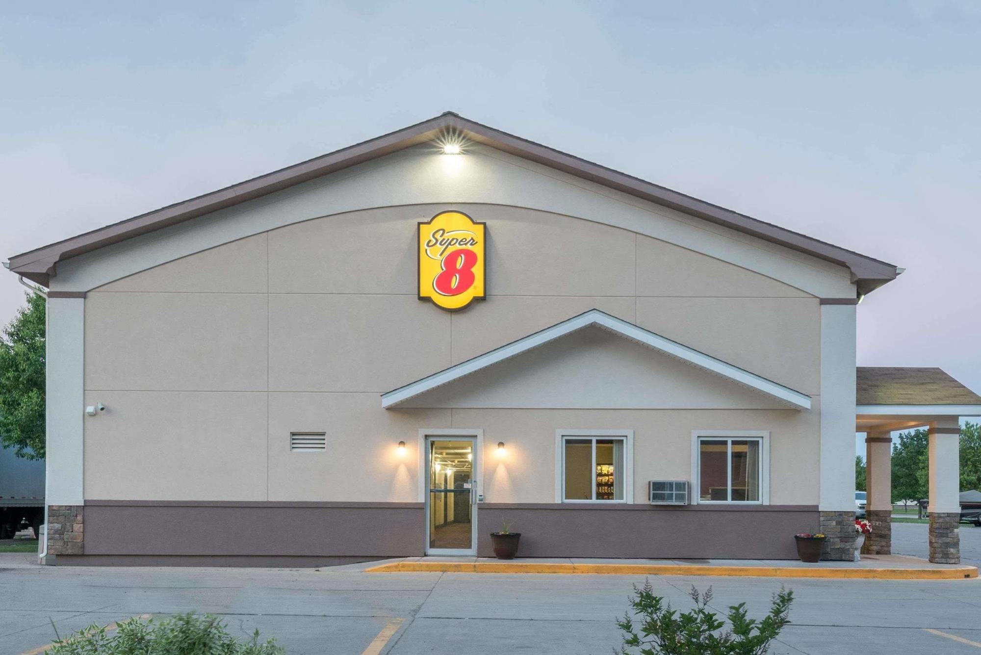 Super 8 By Wyndham Grand Forks Hotell Exteriör bild