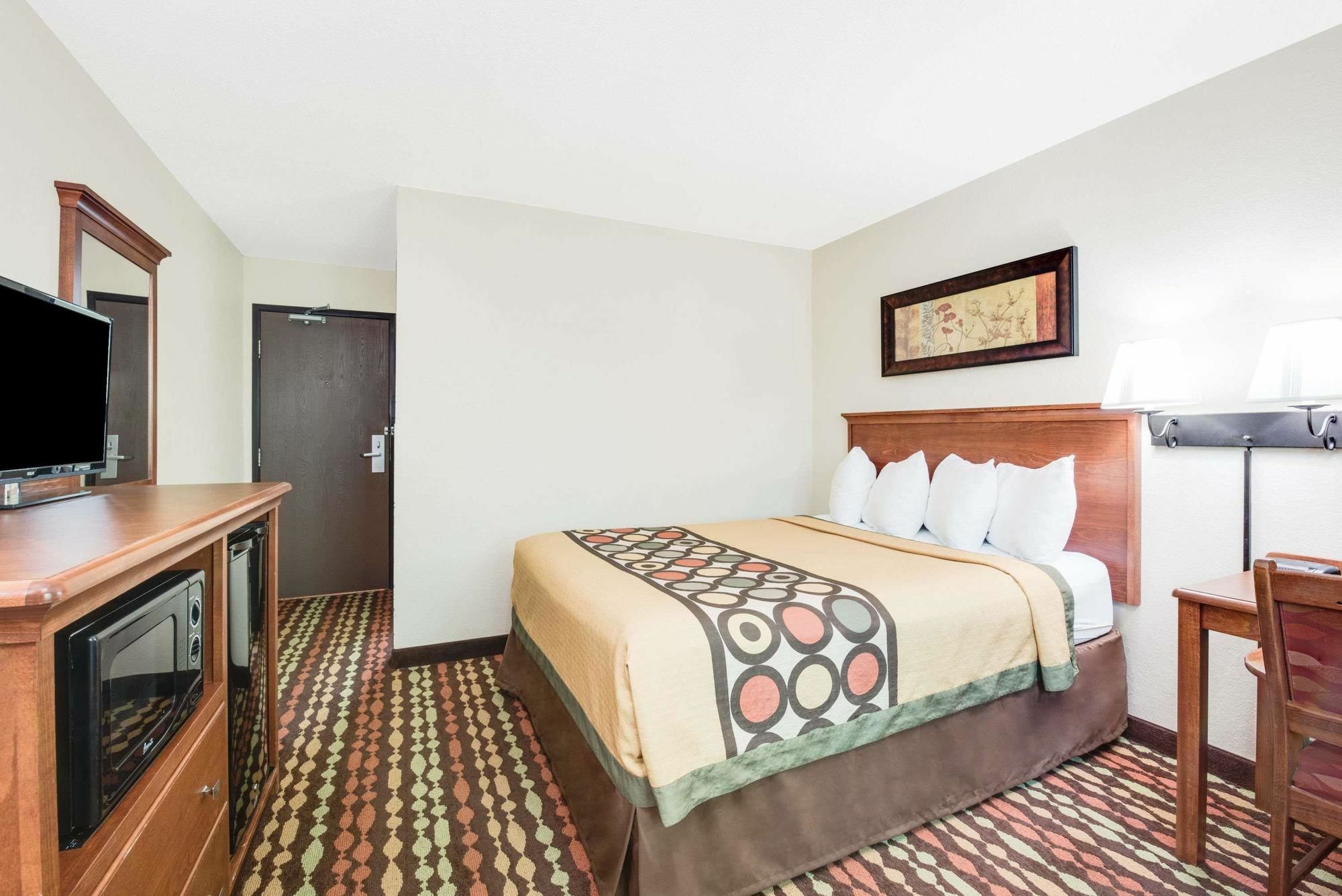 Super 8 By Wyndham Grand Forks Hotell Exteriör bild