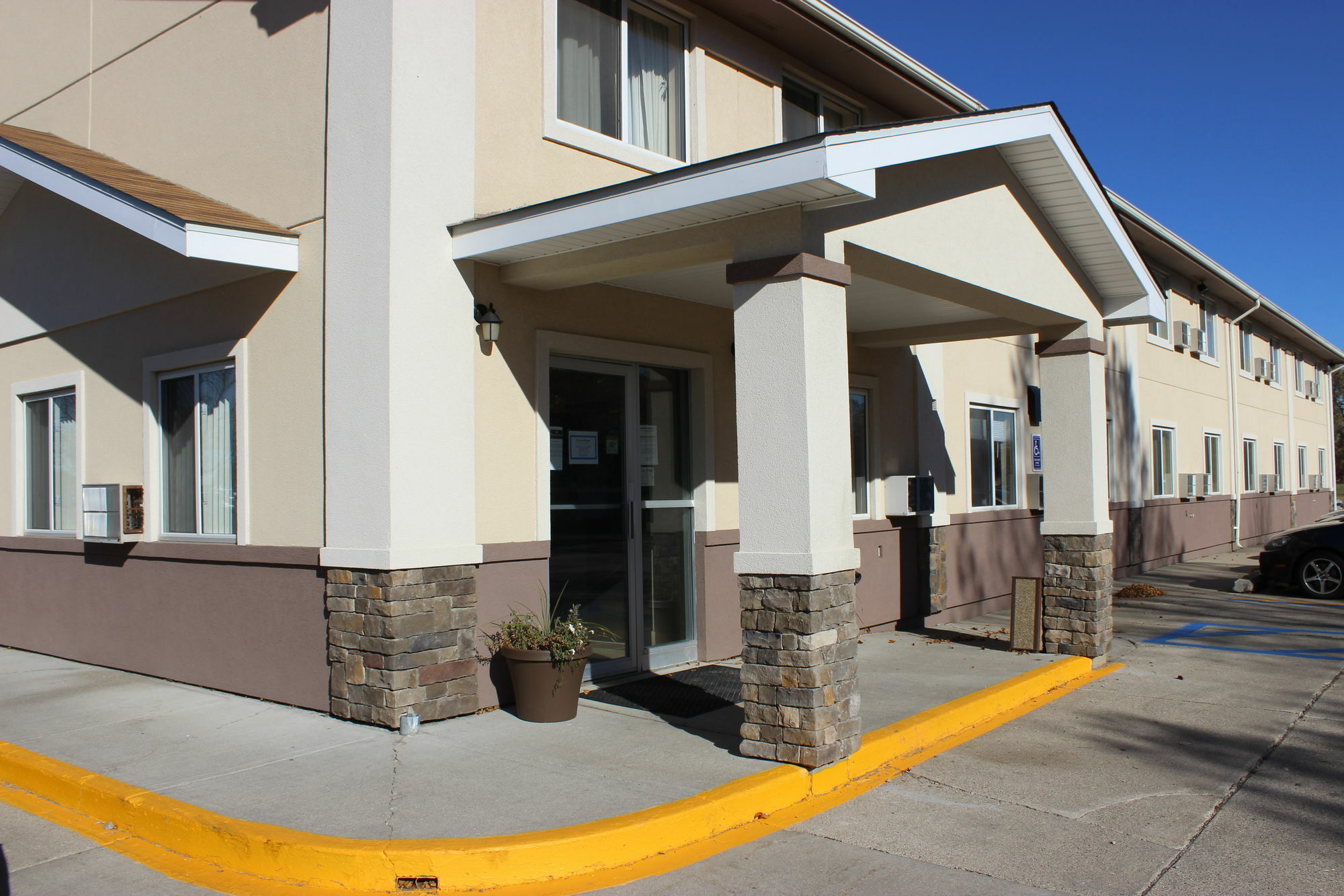 Super 8 By Wyndham Grand Forks Hotell Exteriör bild