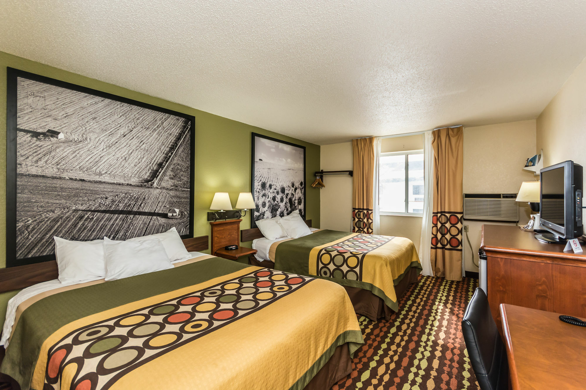 Super 8 By Wyndham Grand Forks Hotell Exteriör bild